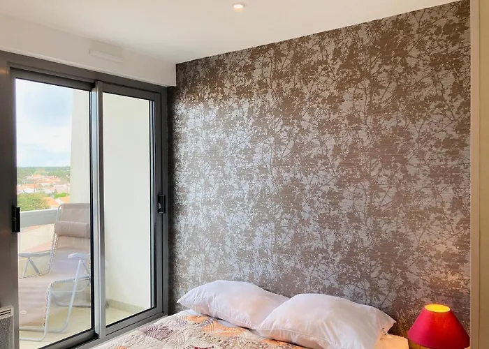 Standing, Luminosite A 100m De La Mer, T3 Prestige 생 힐레르 드 리에